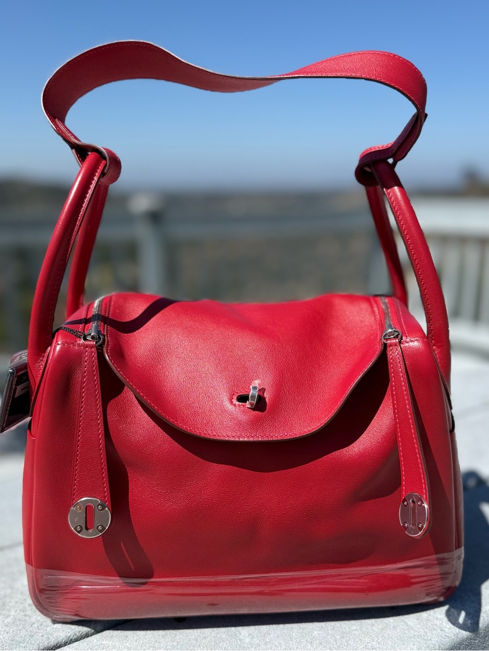 HERMÉS Lindy 26 Rouge Casaque, PHW, 2018, original protective plastic! COA